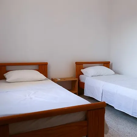 Adamos Apartamento *